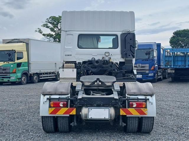 Nissan QUON 2019-09 7383927-6