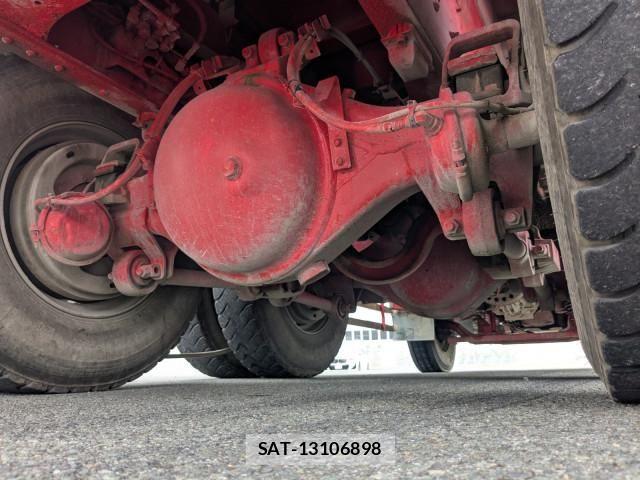 Nissan QUON 2013-08 7502424-11