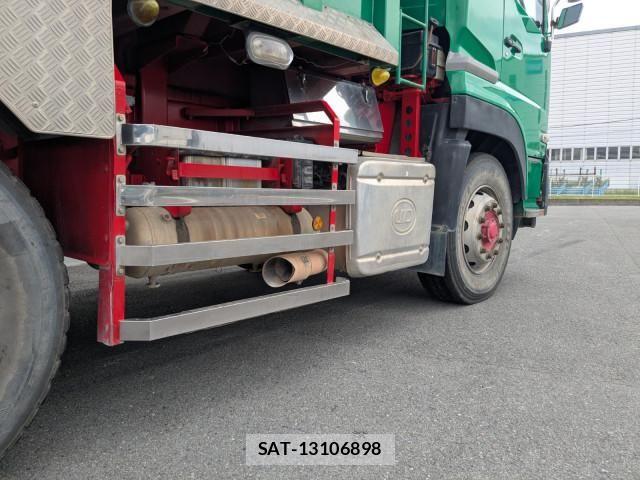 Nissan QUON 2013-08 7502424-12