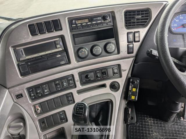 Nissan QUON 2013-08 7502424-26