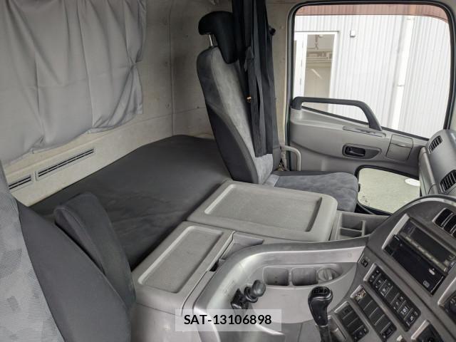Nissan QUON 2013-08 7502424-27