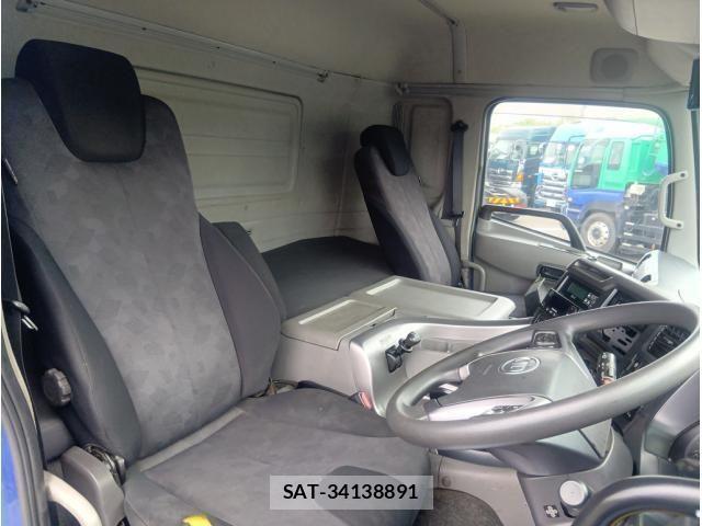 Nissan QUON 2018-06 7502418-22