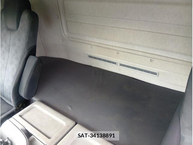 Nissan QUON 2018-06 7502418-24