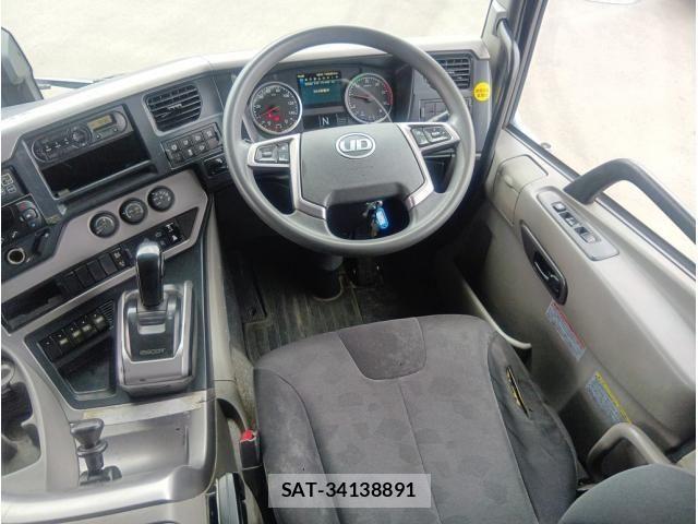 Nissan QUON 2018-06 7502418-25