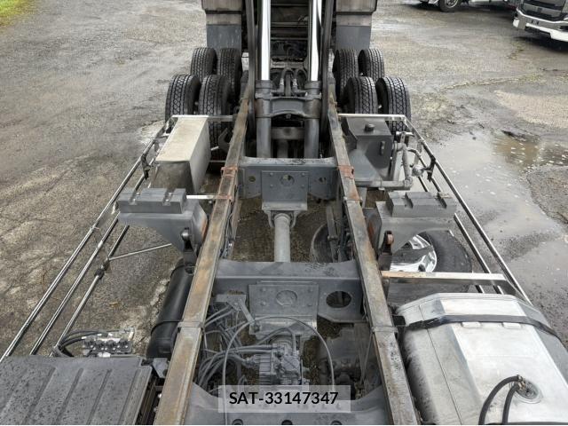 Nissan QUON 2016-12 7502423-16