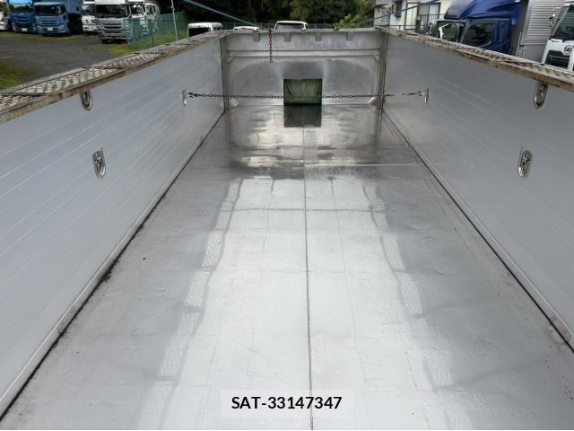 Nissan QUON 2016-12 7502423-18