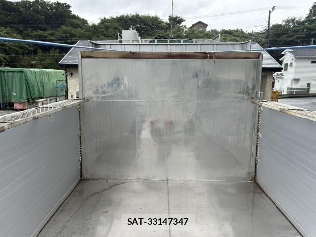 Nissan QUON 2016-12 7502423-19