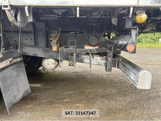Nissan QUON 2016-12 7502423-27