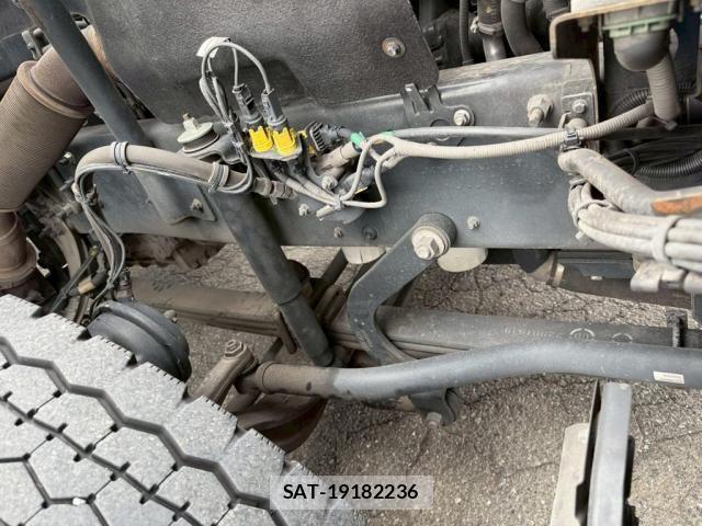 Nissan QUON 2019-10 7502422-10