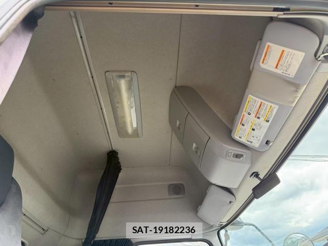 Nissan QUON 2019-10 7502422-12
