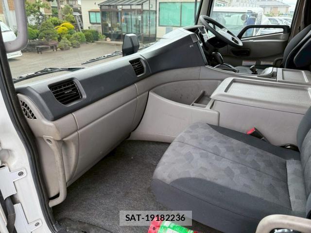 Nissan QUON 2019-10 7502422-14
