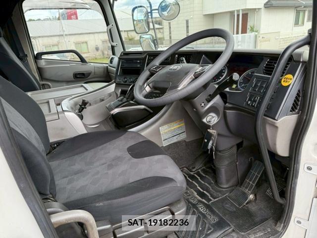 Nissan QUON 2019-10 7502422-16