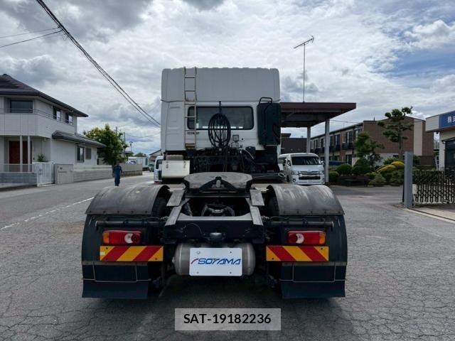 Nissan QUON 2019-10 7502422-4