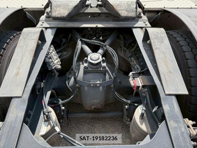 Nissan QUON 2019-10 7502422-7