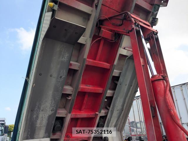 Nissan QUON 2013-09 7502426-15