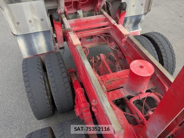 Nissan QUON 2013-09 7502426-16