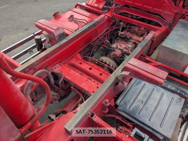 Nissan QUON 2013-09 7502426-17