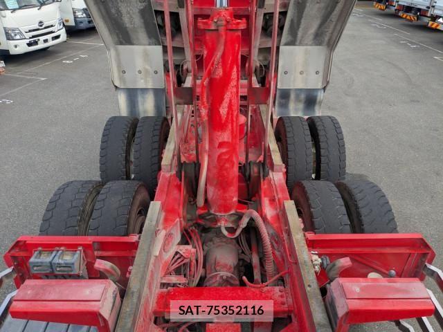 Nissan QUON 2013-09 7502426-18