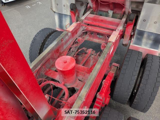Nissan QUON 2013-09 7502426-22