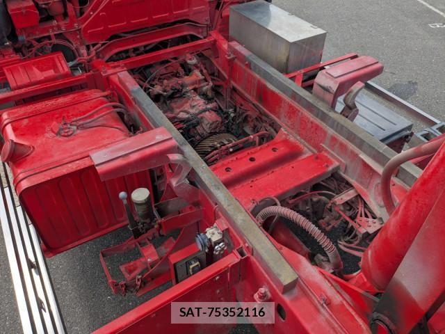 Nissan QUON 2013-09 7502426-23