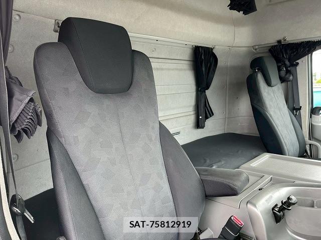 Nissan QUON 2017-07 7502425-17