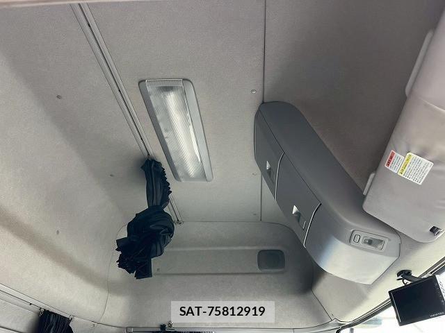 Nissan QUON 2017-07 7502425-18