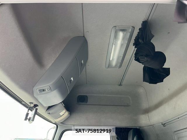 Nissan QUON 2017-07 7502425-22