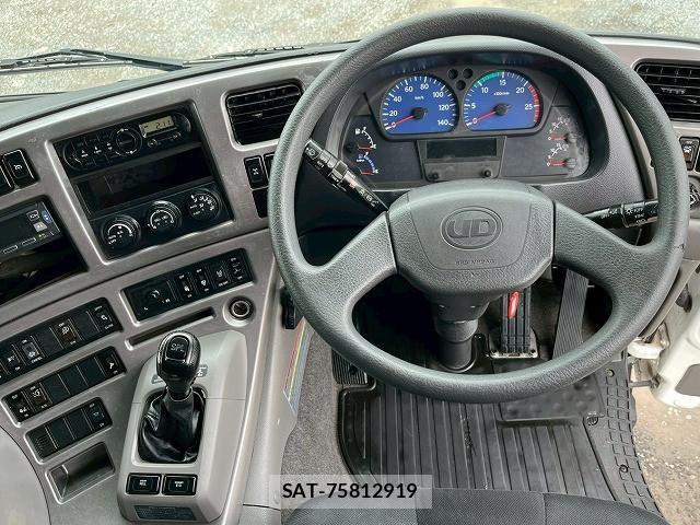 Nissan QUON 2017-07 7502425-23