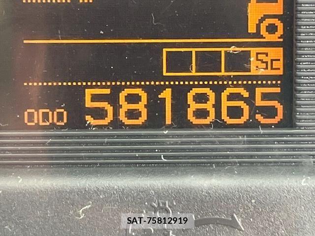 Nissan QUON 2017-07 7502425-24
