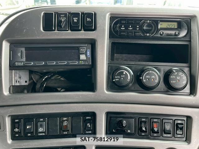 Nissan QUON 2017-07 7502425-25