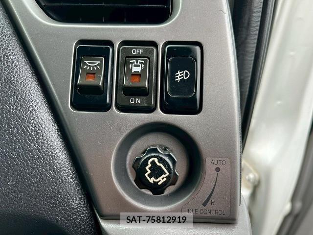 Nissan QUON 2017-07 7502425-27