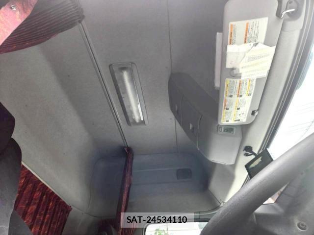 Nissan QUON 2019-09 7502416-13