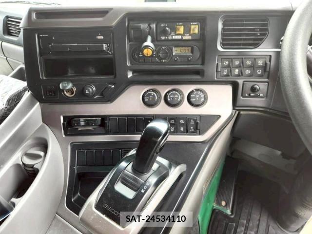 Nissan QUON 2019-09 7502416-16