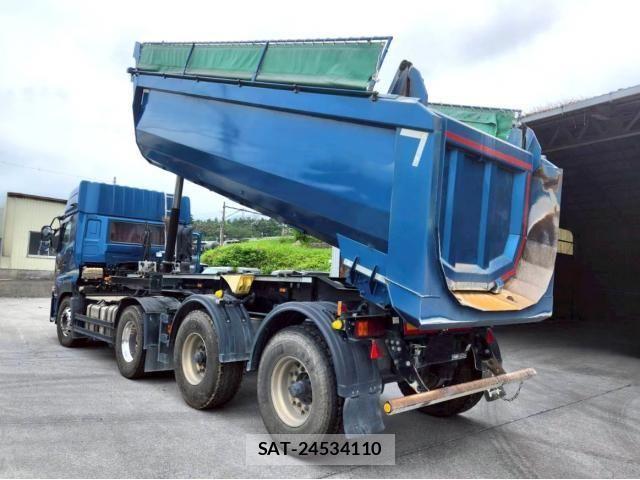 Nissan QUON 2019-09 7502416-1