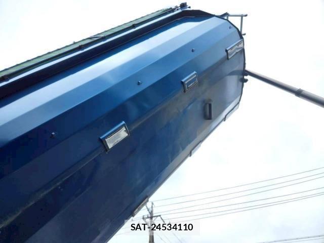 Nissan QUON 2019-09 7502416-6