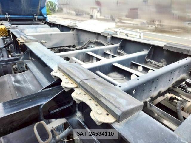 Nissan QUON 2019-09 7502416-7
