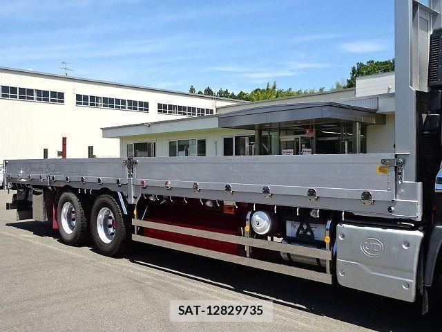 Nissan QUON 2019-07 7562694-11