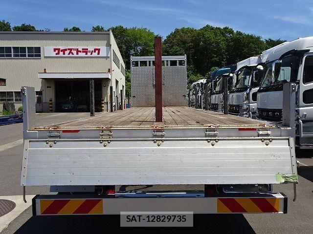 Nissan QUON 2019-07 7562694-17