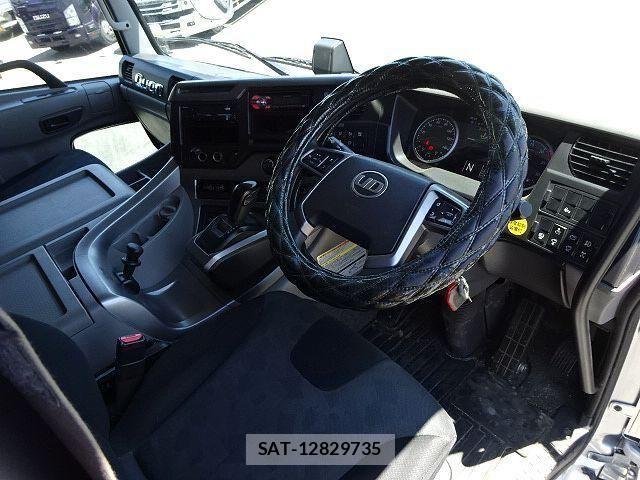 Nissan QUON 2019-07 7562694-25
