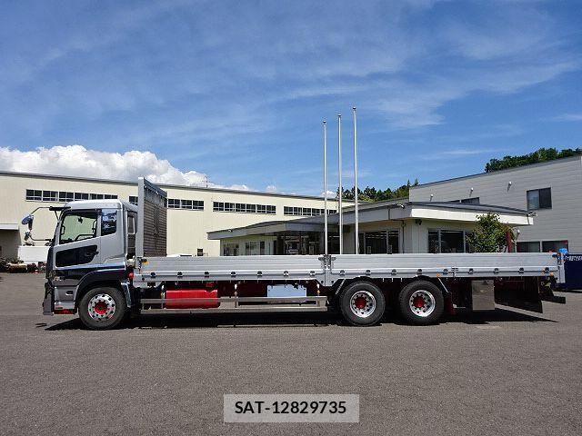 Nissan QUON 2019-07 7562694-4
