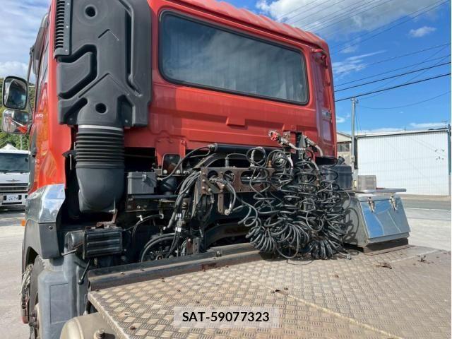 Nissan QUON 2015-01 7562695-9