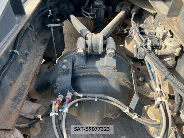 Nissan QUON 2015-01 7562695-23
