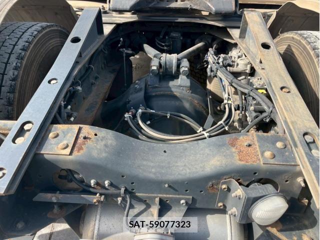 Nissan QUON 2015-01 7562695-24