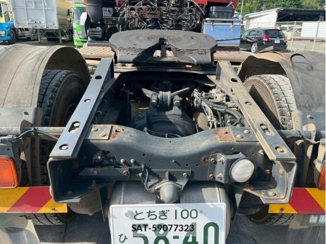 Nissan QUON 2015-01 7562695-25