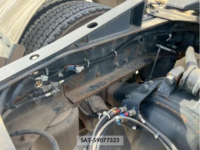 Nissan QUON 2015-01 7562695-26
