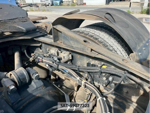 Nissan QUON 2015-01 7562695-27
