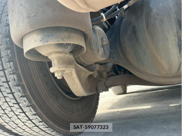 Nissan QUON 2015-01 7562695-28