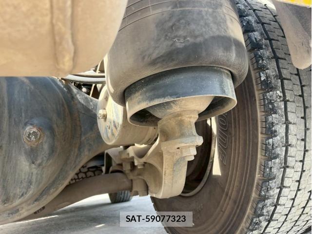 Nissan QUON 2015-01 7562695-29