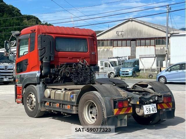 Nissan QUON 2015-01 7562695-4