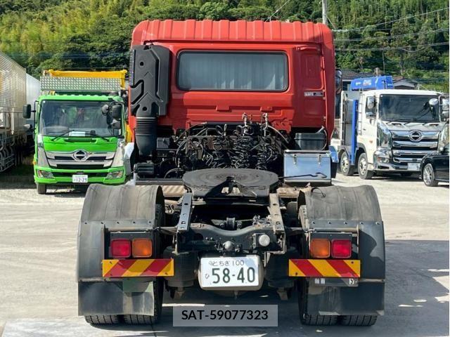 Nissan QUON 2015-01 7562695-5